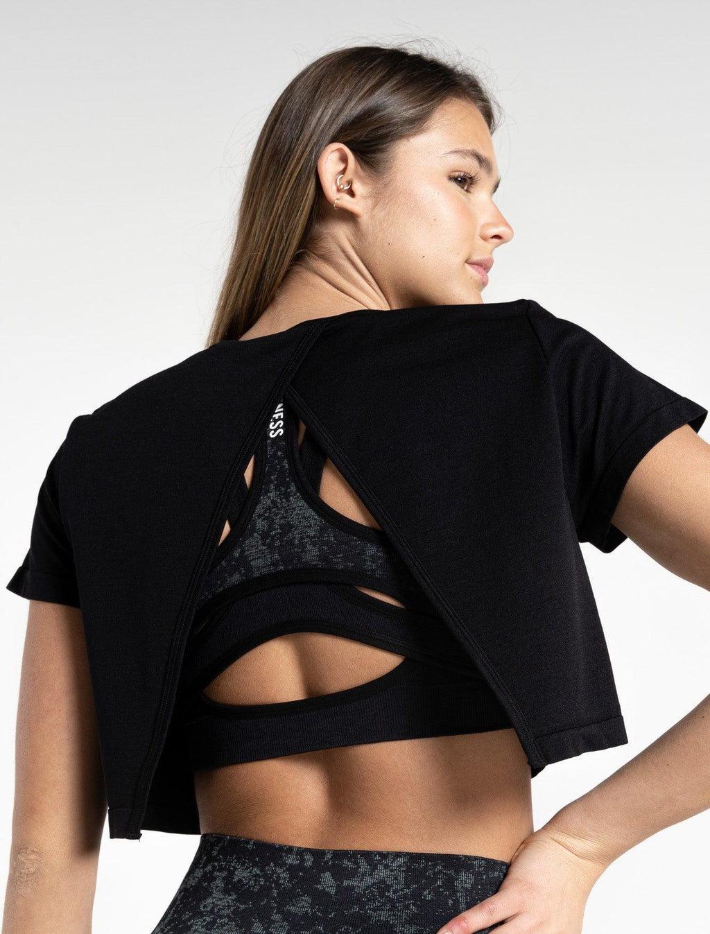 products/womens-essential-seamless-crop-t-shirt-blackout.jpg