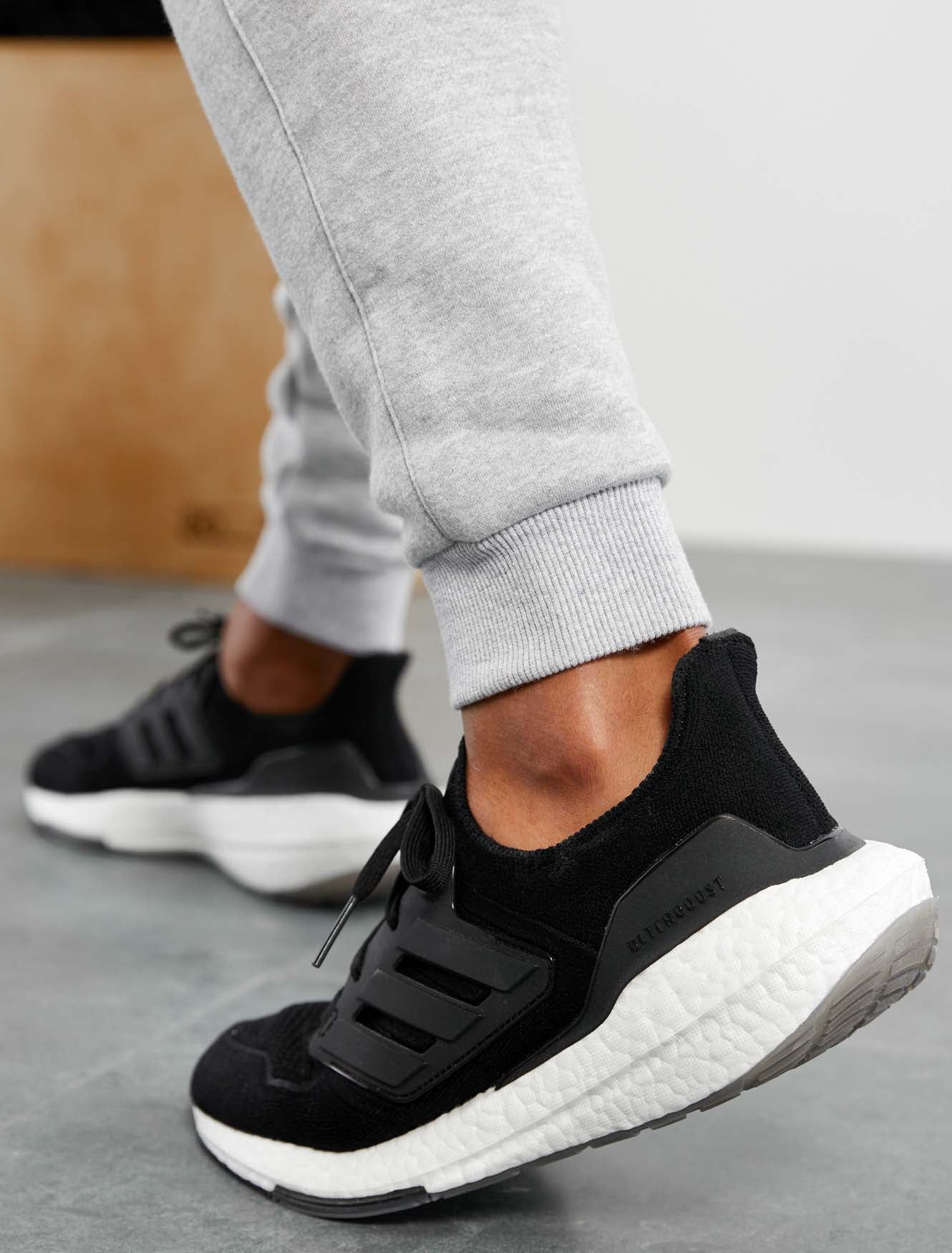 Icon Tapered Joggers / Heather Grey