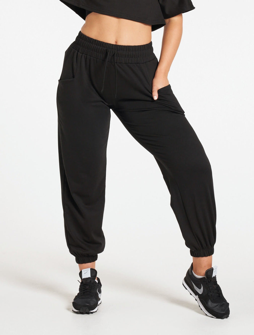 products/womens-ease-joggers-blackout.jpg